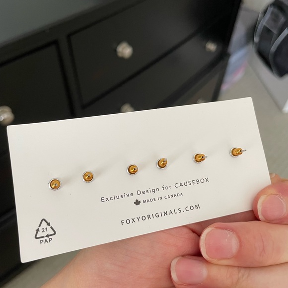 FOXY ORIGINALS Stud Earrings - Picture 2 of 2